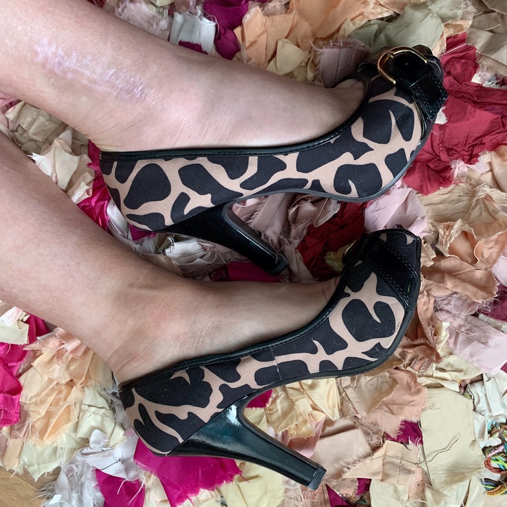 Giraffe print peeptoe heels size 6.5